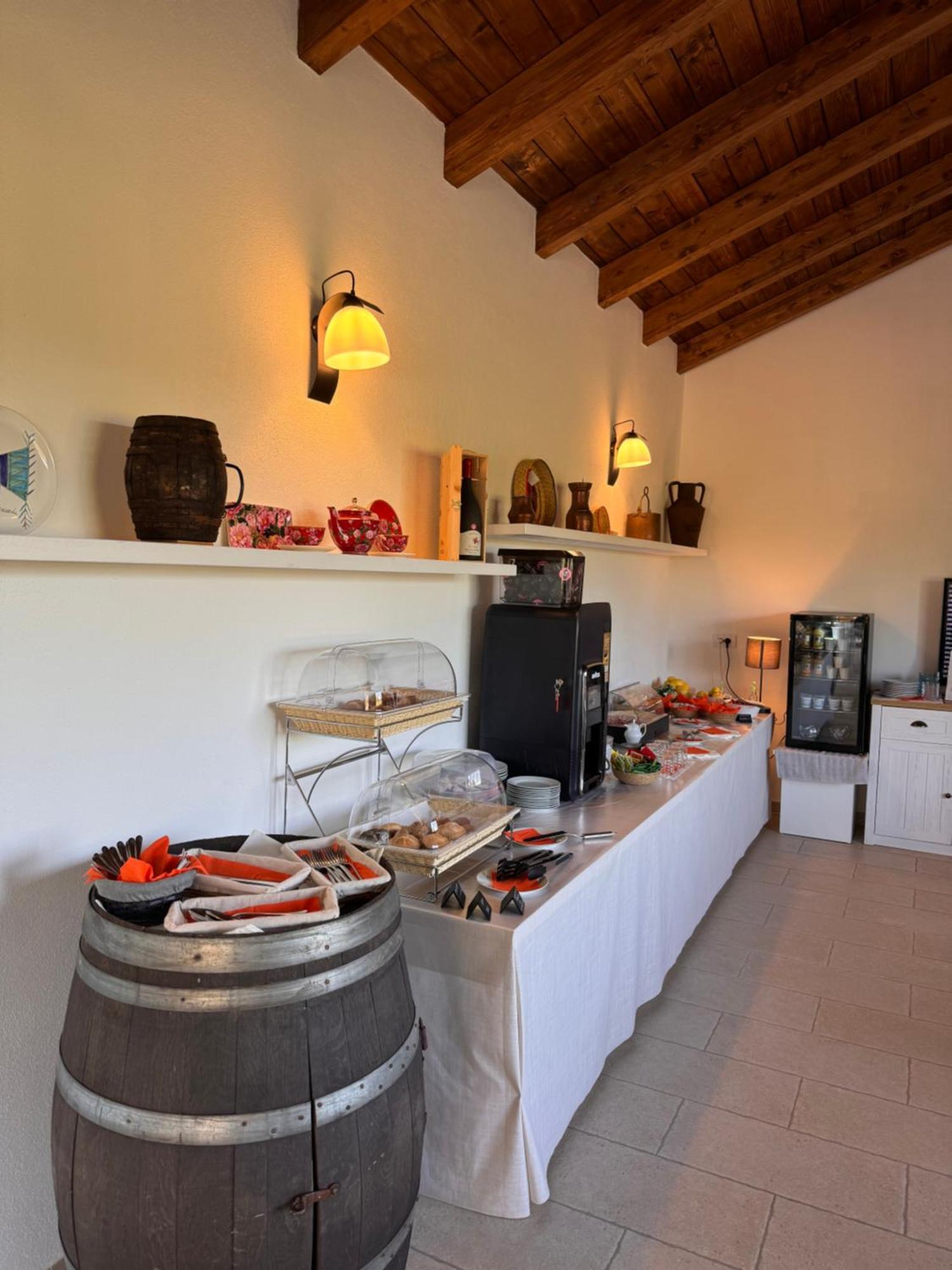 La Vinia Bed&Wine Experience - Adults Only Bed & Breakfast Sassari Exterior photo